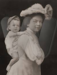1909: Francina Magdalena /In&#039;t Veld/ with her son Pierre Corneille, 2 years old